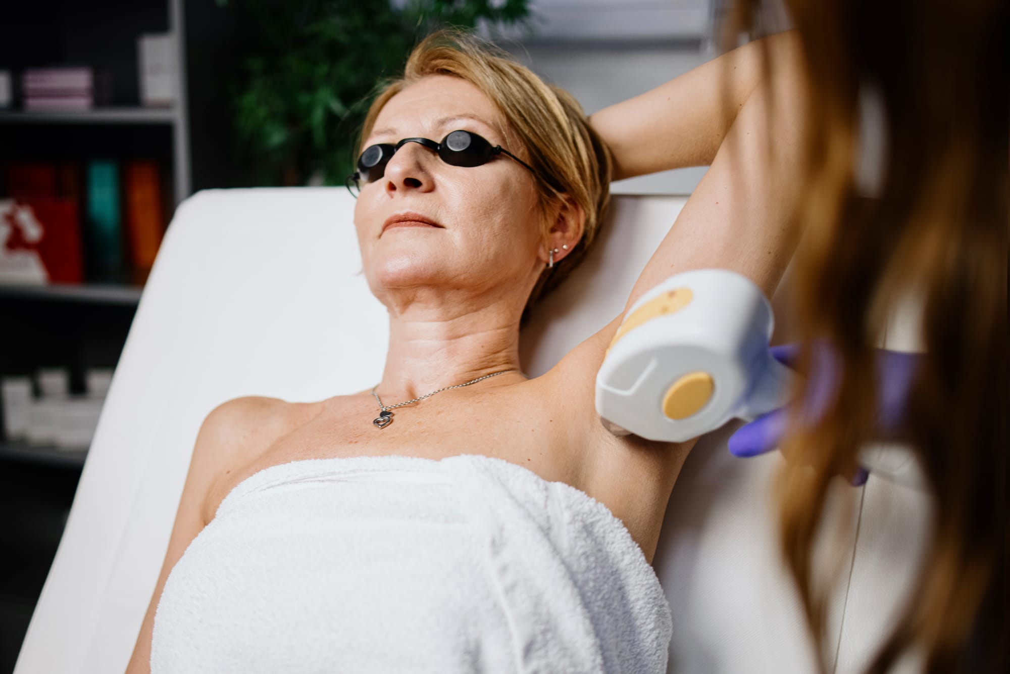 6 Laser Hair Removal Treatment Package at Menon Medispa